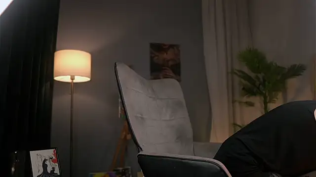 SerenaGrantt online show from April 17, 2026, 2:36 am