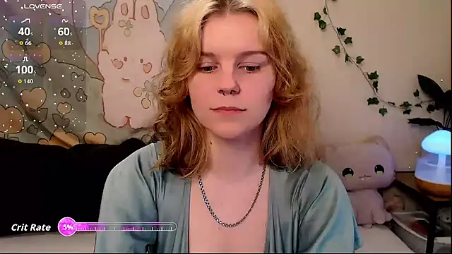 Snapshot of Moona_xx chatting on May 10, 2026, 10:59 pm Moona xx online show from May 10, 2026, 10:59 pm
