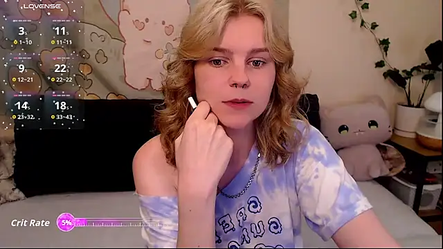 Snapshot of Moona_xx chatting on June 18, 2026, 11:20 pm Moona xx online show from June 18, 2026, 11:20 pm