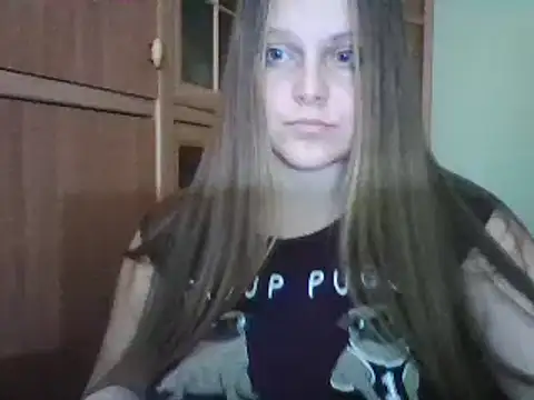 Evasapples online show from December 8, 2024, 9:19 pm