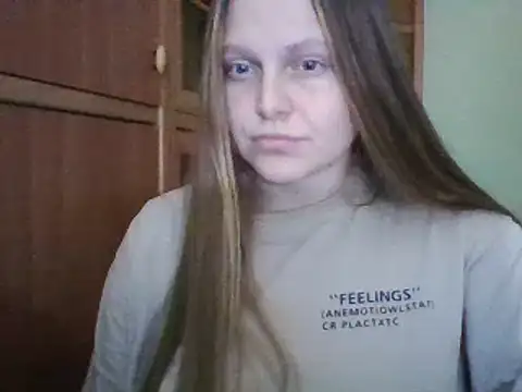 Evasapples online show from December 12, 2024, 5:37 pm