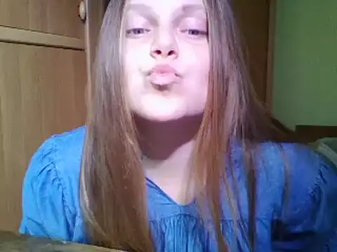 Evasapples online show from December 13, 2024, 4:05 pm