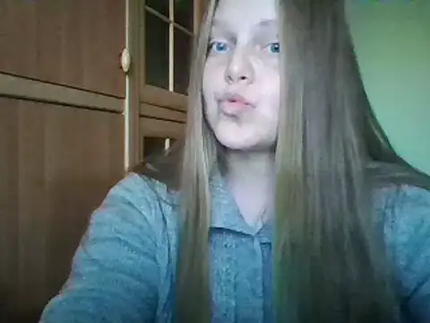 Evasapples online show from December 14, 2024, 1:49 pm