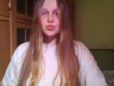 Evasapples online show from February 5, 2025, 2:59 pm