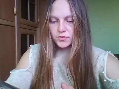 Evasapples online show from February 13, 2025, 12:43 pm