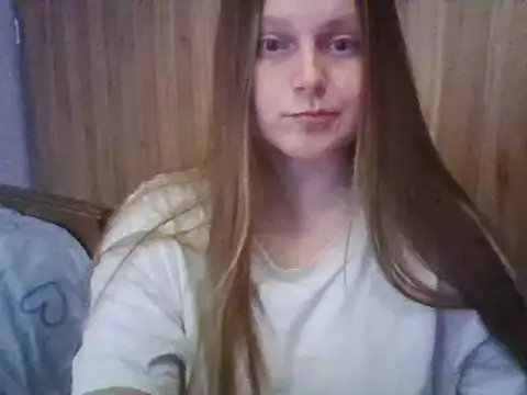 Evasapples online show from February 20, 2025, 9:09 pm