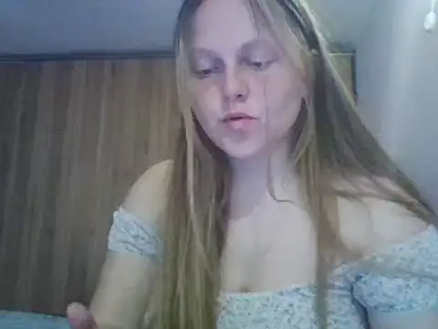 Evasapples online show from March 5, 2025, 4:13 pm