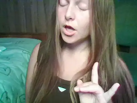 Evasapples online show from September 16, 2025, 7:59 pm