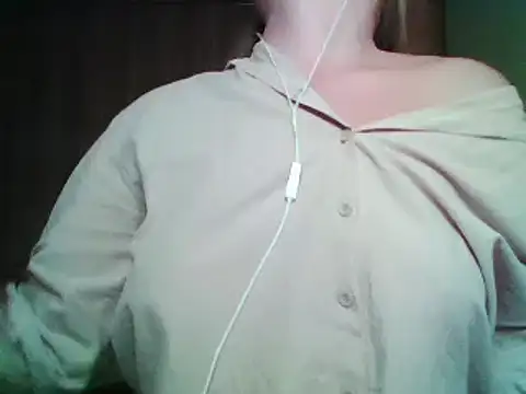 Evasapples online show from October 7, 2025, 10:07 pm