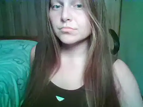 Evasapples online show from October 17, 2025, 9:50 pm