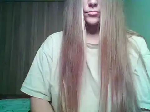 Evasapples online show from October 23, 2025, 9:57 pm