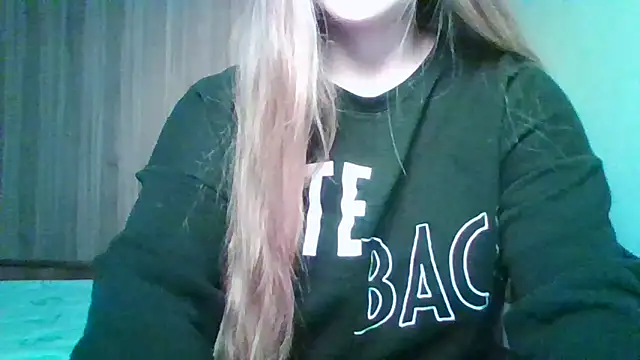 Evasapples online show from November 16, 2025, 6:13 pm