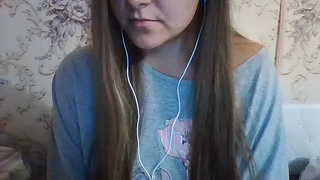 Evasapples online show from July 4, 2026, 7:31 pm