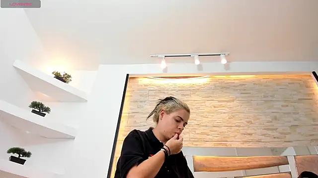 dorothy vegga online show from April 9, 2026, 4:01 am