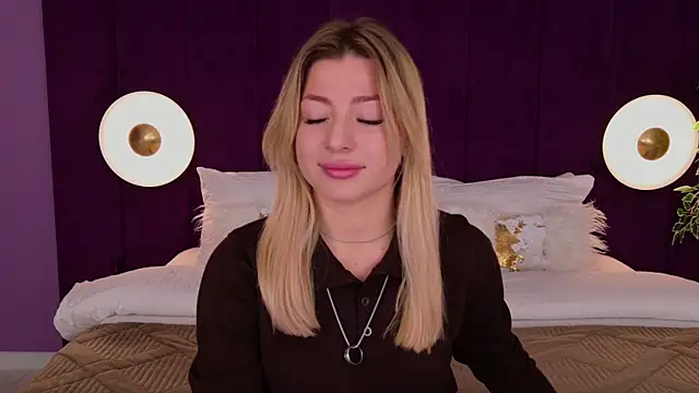 HelenaMorgan online show from November 5, 2025, 3:06 am