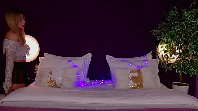 HelenaMorgan online show from December 3, 2025, 3:03 am