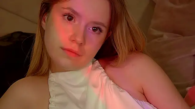 Snapshot of MilanaBalmain chatting on November 25, 2025, 4:40 pm MilanaBalmain online show from November 25, 2025, 4:40 pm