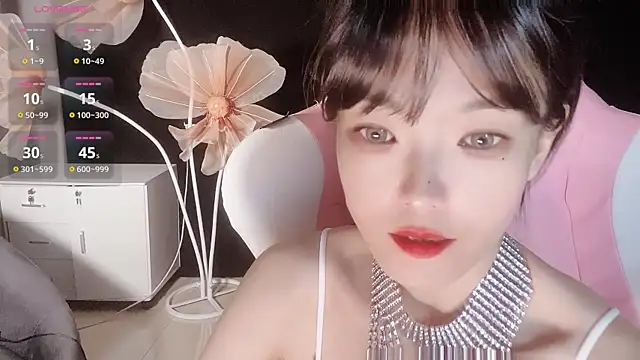 Snapshot of Ahrii_xia chatting on November 13, 2025, 12:15 pm Ahrii xia online show from November 13, 2025, 12:15 pm