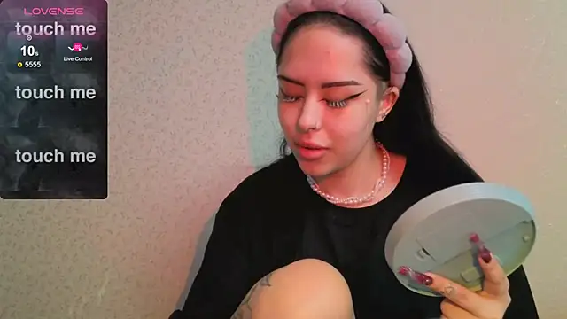 Snapshot of baby__kim chatting on May 23, 2026, 7:35 am baby kim online show from May 23, 2026, 7:35 am