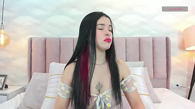 im nika  online show from January 20, 2025, 1:32 pm