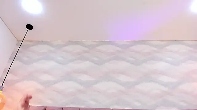 im nika  online show from February 25, 2025, 4:00 pm