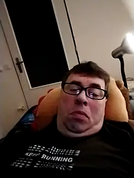 Snapshot of Lisak951 chatting on December 16, 2024, 6:21 am Lisak951 online show from December 16, 2024, 6:21 am