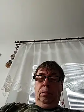 Snapshot of Lisak951 chatting on May 19, 2026, 3:40 pm Lisak951 online show from May 19, 2026, 3:40 pm