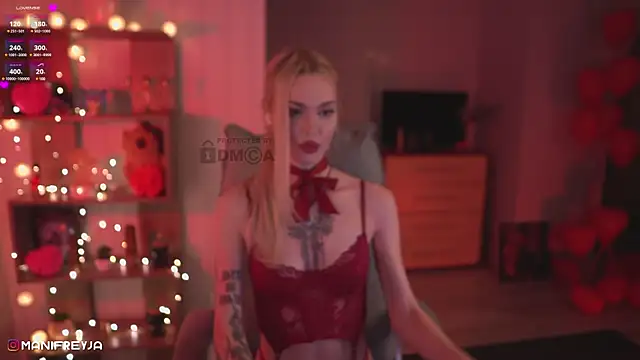 ManiFreyja online show from March 3, 2025, 8:43 pm