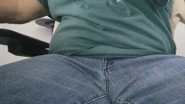 Snapshot of Leo_Sanders chatting on February 25, 2026, 3:21 pm Leo Sanders online show from February 25, 2026, 3:21 pm