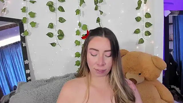 JanneKim online show from October 23, 2025, 3:44 pm