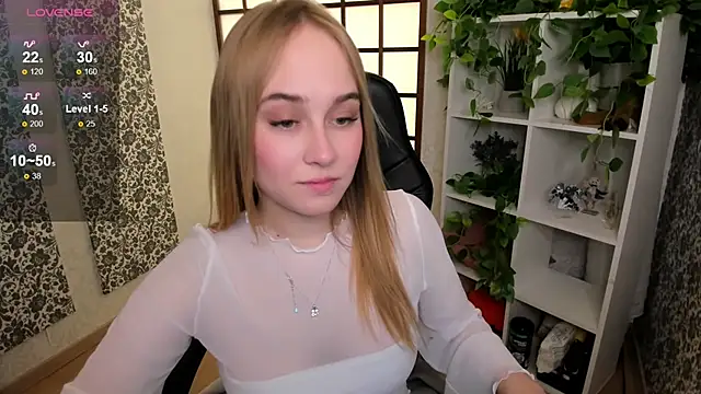 LianaBright online show from February 3, 2025, 2:14 am