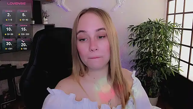 LianaBright online show from March 23, 2025, 2:15 am