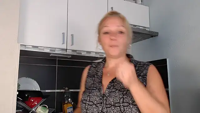 Doucelouve9 online show from September 24, 2025, 10:40 am