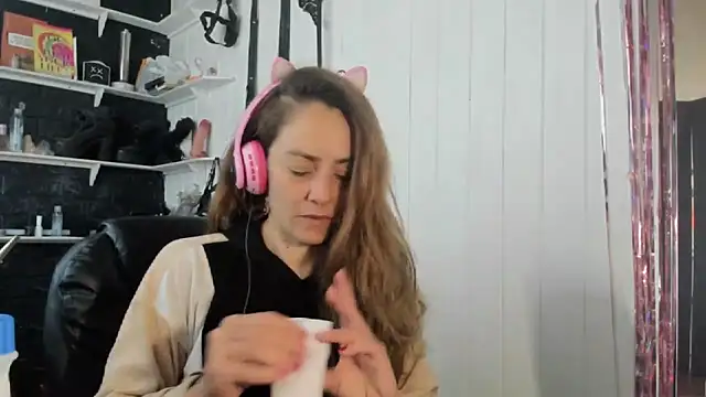 jessiburningheels online show from November 14, 2025, 10:14 am