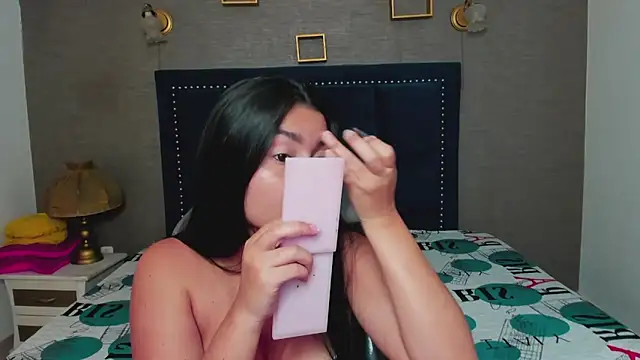 MaiteFlores online show from February 9, 2026, 3:27 pm