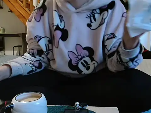 Snapshot of Lauzo21 chatting on October 7, 2025, 5:37 am Lauzo21 online show from October 7, 2025, 5:37 am