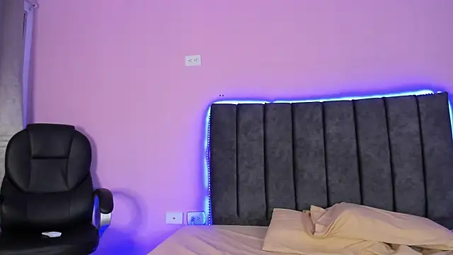 Snapshot of AbbySmiitth_ chatting on January 11, 2025, 12:07 pm AbbySmiitth online show from January 11, 2025, 12:07 pm
