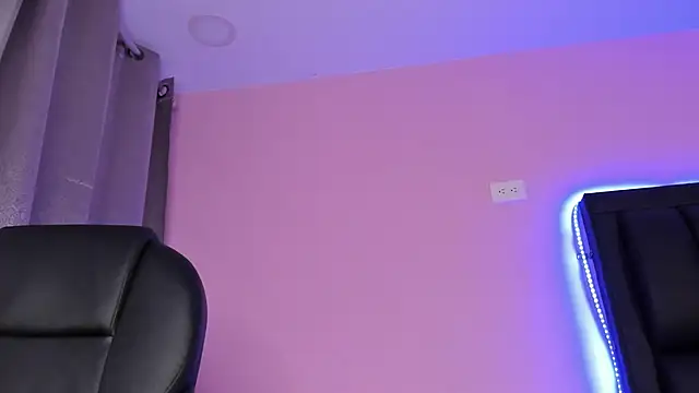 Snapshot of AbbySmiitth_ chatting on February 20, 2025, 3:19 pm AbbySmiitth online show from February 20, 2025, 3:19 pm