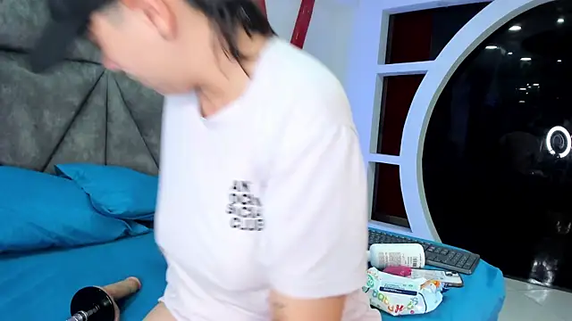 AbbySmiitth  online show from April 17, 2026, 10:46 pm