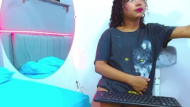 Snapshot of minimi_naty chatting on December 18, 2024, 7:08 pm minimi naty online show from December 18, 2024, 7:08 pm