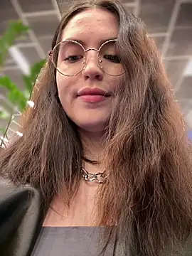 meow girl online show from November 7, 2025, 10:59 am