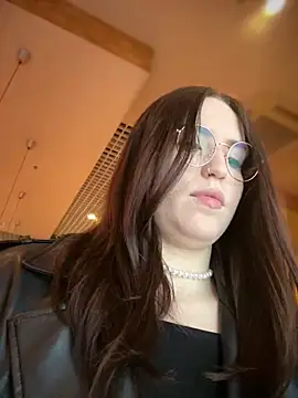 meow girl online show from December 21, 2025, 7:59 am