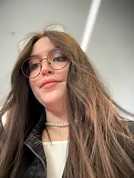 meow girl online show from May 24, 2026, 11:26 am
