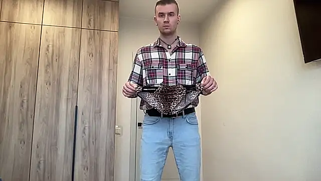 Snapshot of cute_mark chatting on February 27, 2026, 12:38 pm cute mark online show from February 27, 2026, 12:38 pm