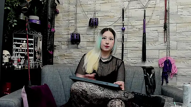 CruelMistress online show from March 29, 2026, 2:11 am