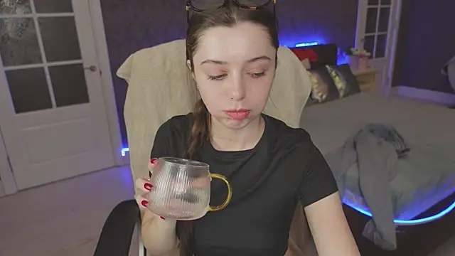 DinaCandy online show from March 2, 2025, 2:21 pm