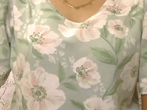 Snapshot of _FluffyHxney_ chatting on October 9, 2025, 4:05 pm FluffyHxney online show from October 9, 2025, 4:05 pm