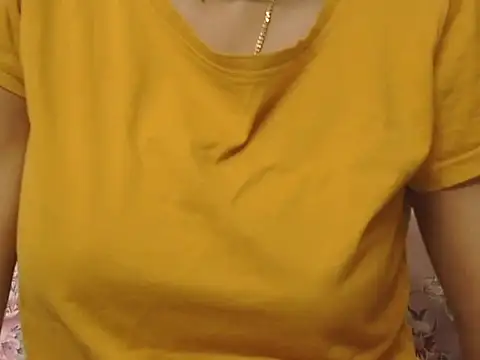 Snapshot of _FluffyHxney_ chatting on October 31, 2025, 6:20 pm FluffyHxney online show from October 31, 2025, 6:20 pm