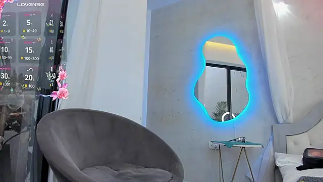 Venusflame   online show from November 5, 2025, 12:16 pm