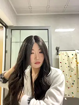 Snapshot of xyebobs chatting on December 19, 2025, 12:56 pm xyebobs online show from December 19, 2025, 12:56 pm